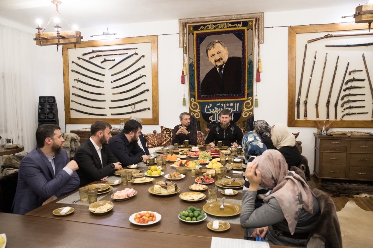 Рамзан Кадыров провёл встречу с министром здравоохранения и главврачами медучреждений Чеченской Республики 