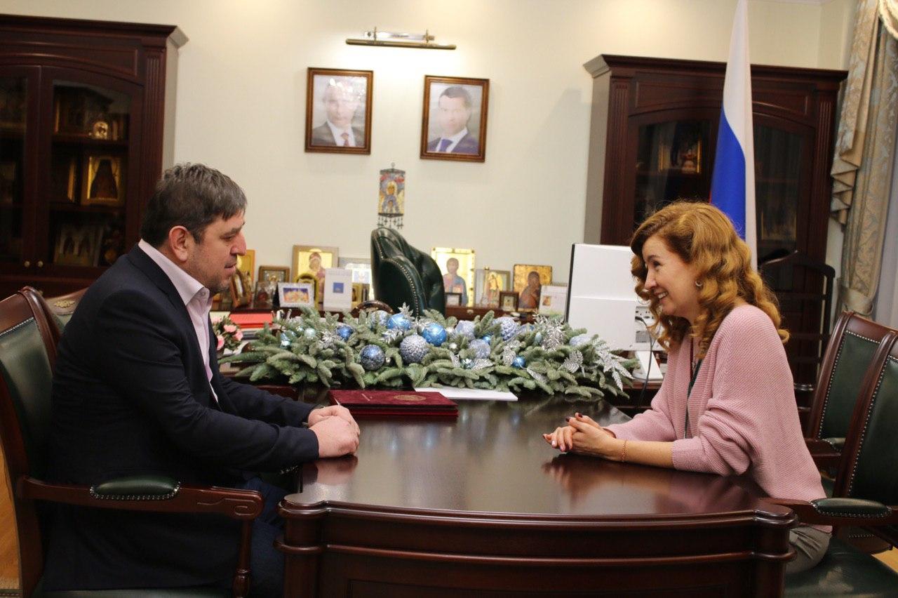 Председатель ФОМС Наталья Стадченко провела встречу с Денилбеком Абдулазизовым 