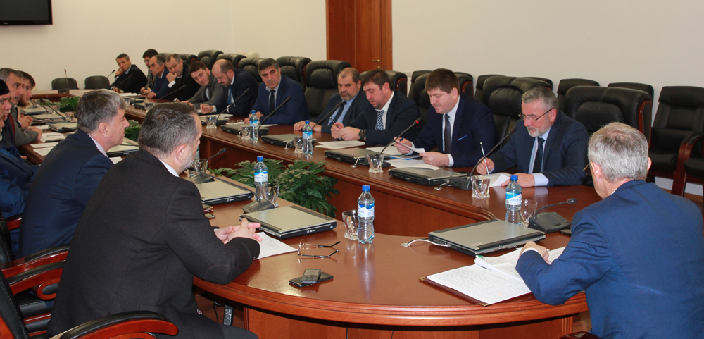 Денилбек Абдулазизов принял участие в заседании Комитета Парламента ЧР по бюджету, банкам и налогам