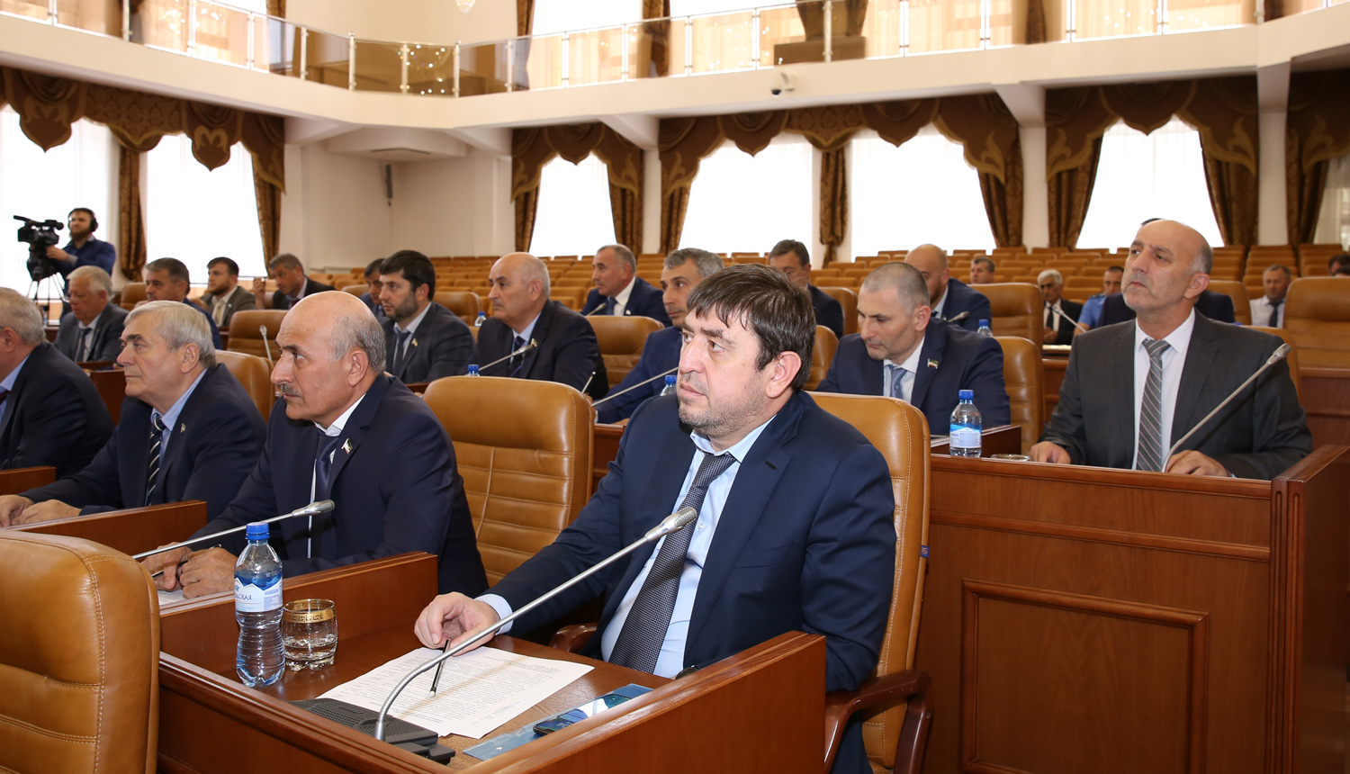 Денилбек Абдулазизов выступил с докладом на заседании Парламента Чеченской Республики 